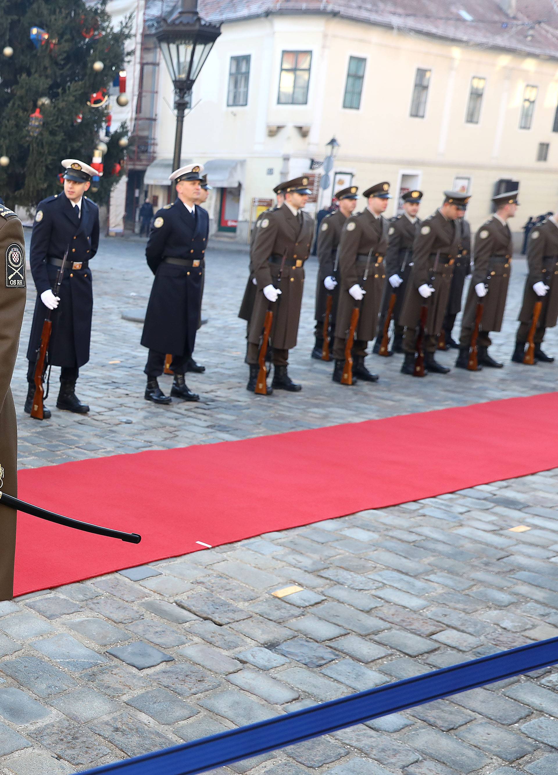 Časnica Kojundžić zapovijedala počasnom postrojbom na dočeka Ursule von der Leyen