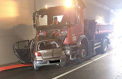 Tragedija u Zemuniku: Vozačica Toyote doživjela je srčani udar, tri žene su na mjestu poginule