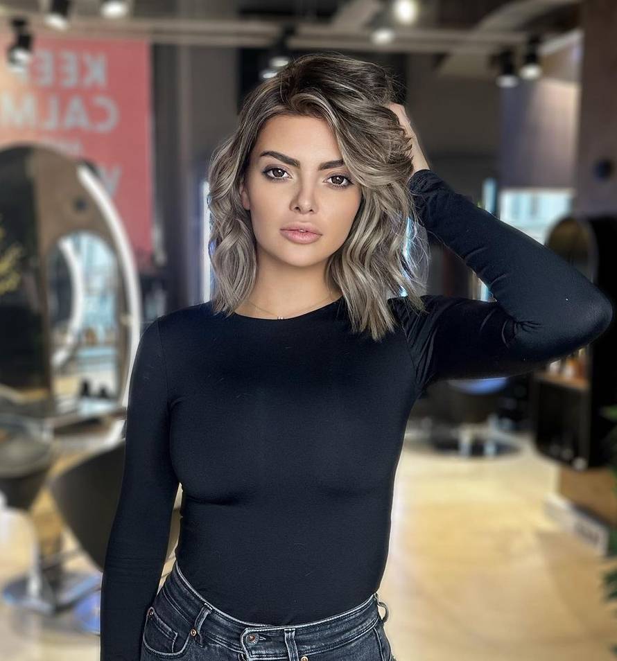 Elli Dvornik Instagram ponovno uklonio fotke: 'Nemam gaće'