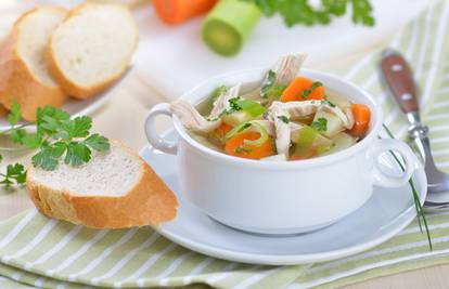 Bogatstvo okusa: Napravite pileću juhu koja će imati okus kao da ju je radila vaša mama