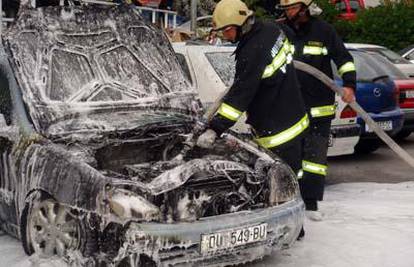 Dubrovnik: Zbog kvara se zapalila parkirana Xsara 