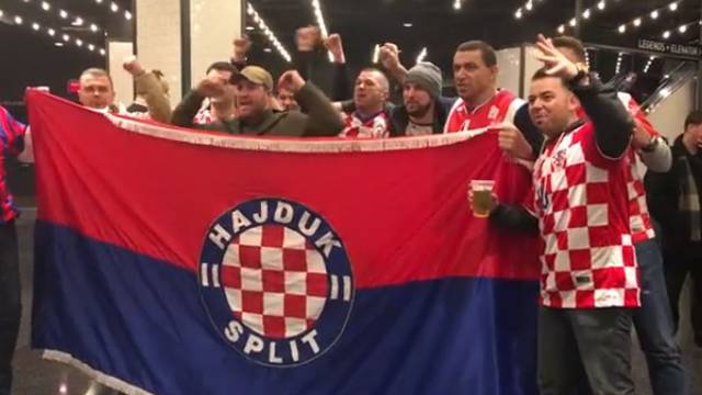 Boston u 'kockicama': Navijači stigli i sa zastavama Hajduka...