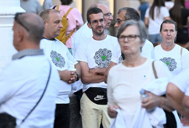 Zagreb: Mimohod sjećanja povodom 30. godišnjice genocida u Srebrenici