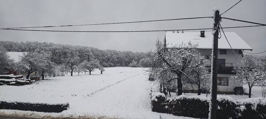 FOTO/VIDEO Pogledajte kako je snijeg zabijelio cijelu Hrvatsku, padat će i dalje, na moru bura