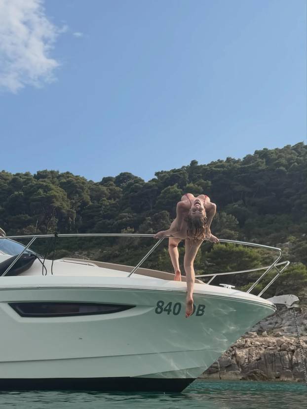 FOTO Možda ste ju sreli... Bujna influencerica posjetila Jadran: 'Ja sam u Hrvatskoj, a vi niste'
