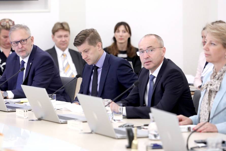 Zagreb: Rasprava Vlade o Zakonu o sigurnosti na cestama