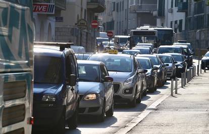 Opet kaos u Splitu: Pokvario se bus i paralizirao središte grada
