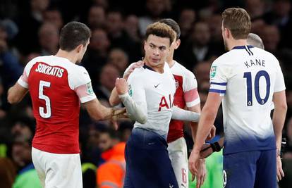 Tottenham srušio Arsenal, Alli pogođen plastičnom bocom!