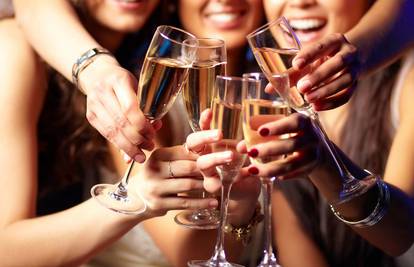 Pijte tri čaše šampanjca tjedno i rizik od Alzheimera je manji