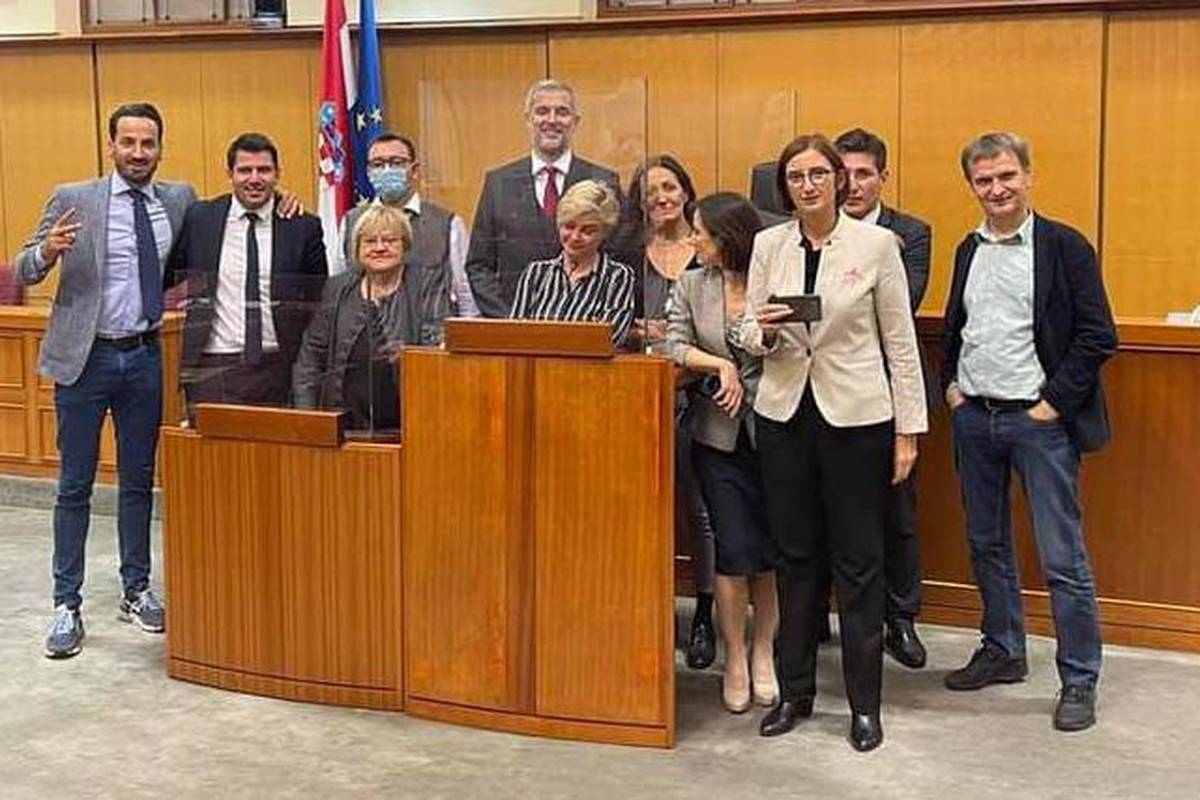 Lažna dilema tko je gori, HDZ ili oporba, ide u prilog Plenkoviću