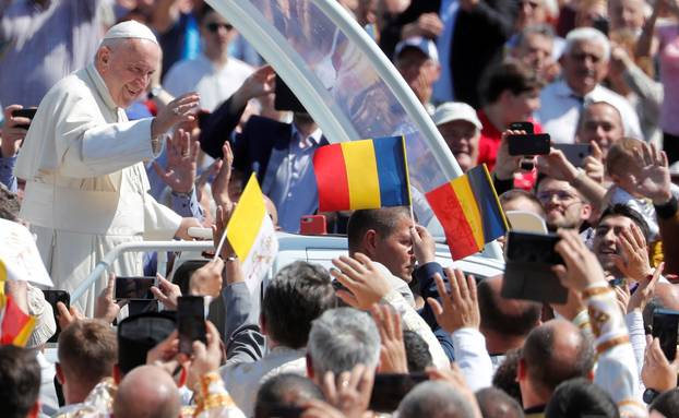 Pope Francis visits Romania