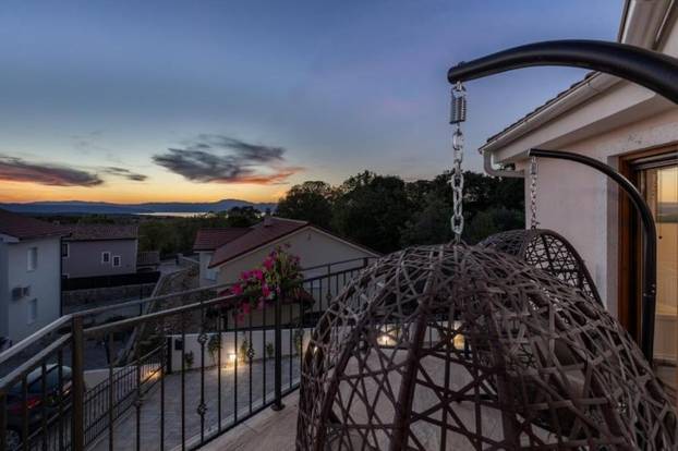 FOTO Vila na Krku ima grijani bazen sa slanom vodom i ljetnu kuhinju, a cijena? Ma, sitnica...