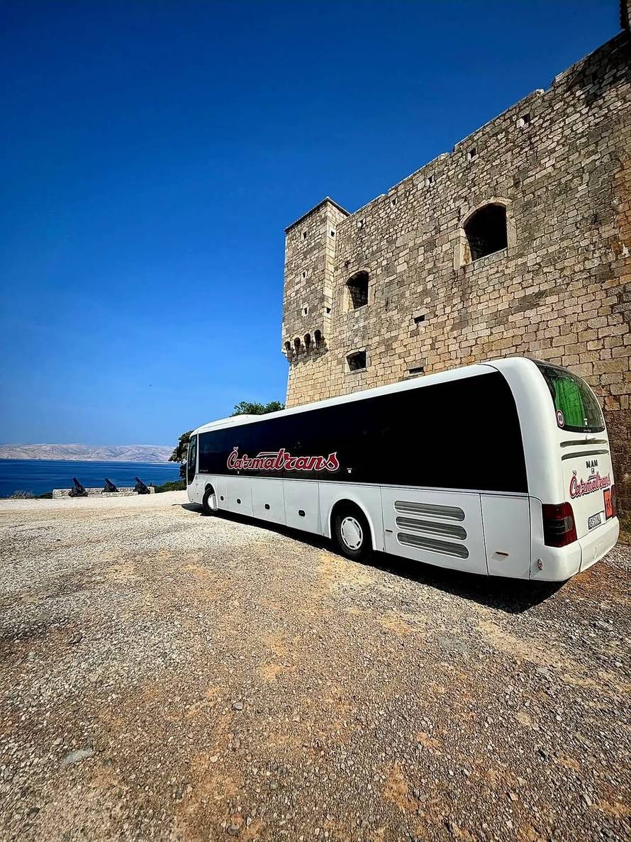 ZBOGOM ŽIVCIRANJU U KOLONI: Zašto je autobus opet 'in' za put na more, ali i do Slavonije?