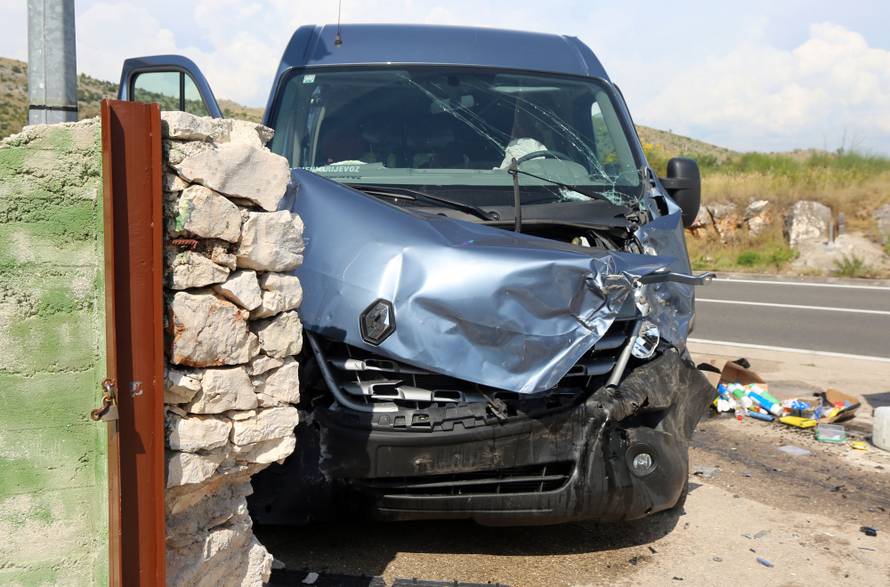 Sudarili se bus i kombi: Više ljudi ozlijeđeno, u bolnici su