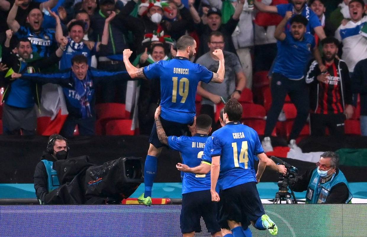 La vita e bella! Nova Italija je: Kraljica europskog nogometa