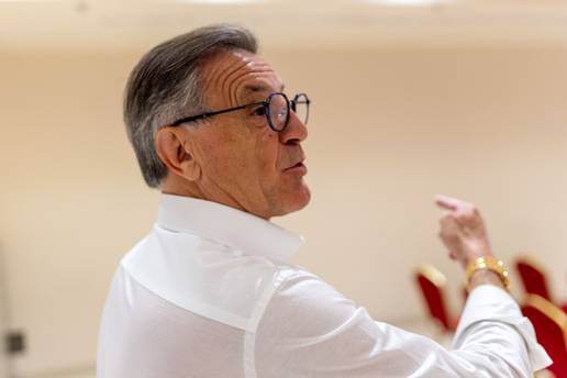 Bjegunac Mami&cacute; obavio je novu transplantaciju kose. Pogledajte