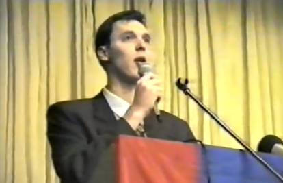 Četnik ostaje četnik: Vučić tjera Hrvate kao i u ratu: Huškao je u Glini, puškom šetao u Sarajevu