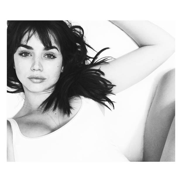 FOTO Zvijezda Hollywooda je zavirila u garažu Ferrarija. A mehaničari u njezin dekolte