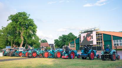 Ovo još niste vidjeli: Drive-in kino za traktoriste u Njemačkoj