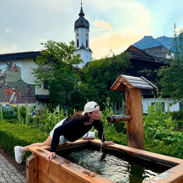 FOTO Ova olimpijka može sve. Na skijama osvaja medalje, a u tangicama podsjeća da je model