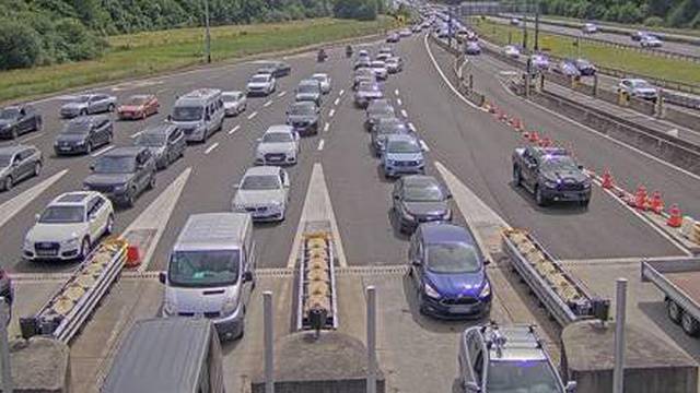 Kilometarska gužva na A1 prema Zagrebu:  Na A6 nastala  kolona zbog prometne nesreće