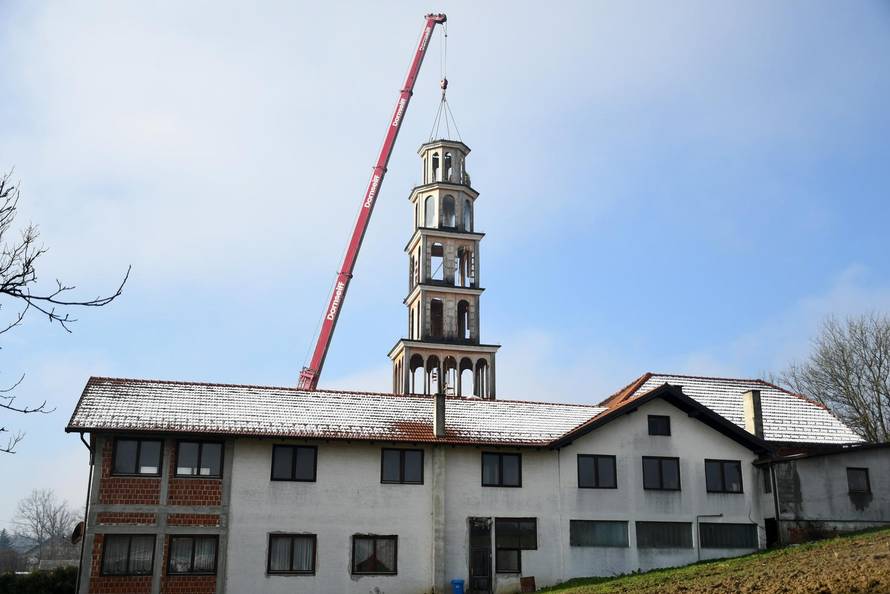 Majurec: Skinuta krovna kupola tornja čije uklanjanje je počelo jučer