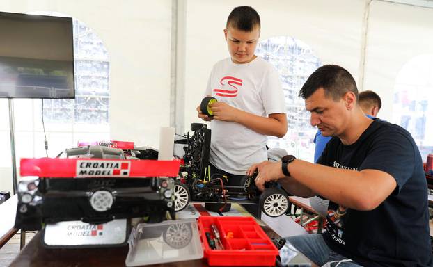 Zagreb: Na Knežiji se održava Europsko prvenstvo o radioupravljanih automodela 