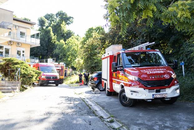 
Zagreb: Pukla cijev, voda prodrla u bolnički podrum u Rockefellerovoj