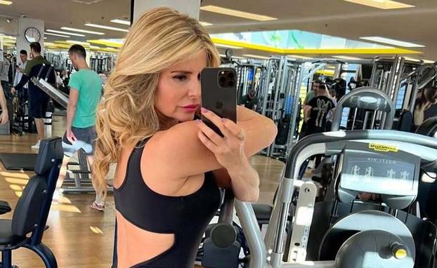 Za seksi tijelo u badiću, mama Renata vježba cijelu godinu! Evo kako 'pumpa' u teretani