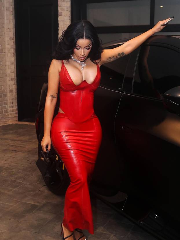 Cardi B 'partijala' s Teyanom Taylor: Na razuzdanom partiju pokazala je bradavice i guzu