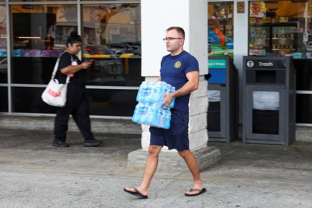 Authorities warn residents of the possibility of destructive tsunami waves in Honolulu