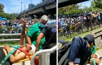 Argentinac promašio autobus s igračima pa pao na asfalt. Nije prestao pjevati ni na nosilima