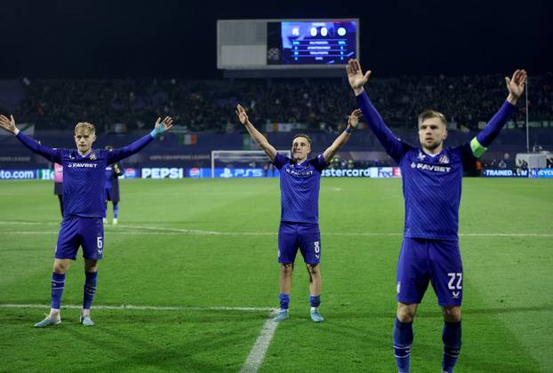 Igrači Dinama pozdravili navijače nakon utakmice protiv Celtica u Ligi prvaka