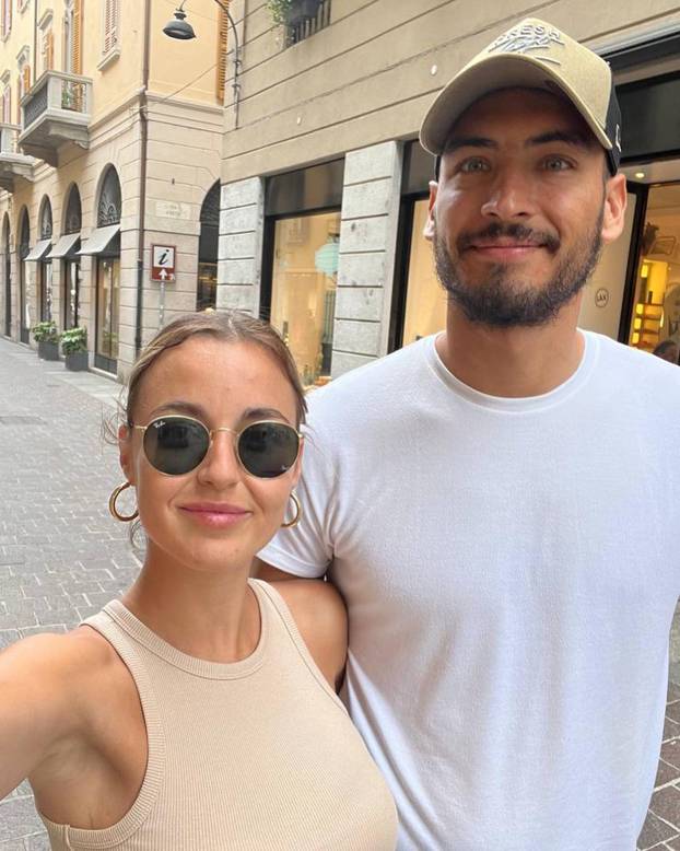 FOTO Livakoviću zatvorio put do gola, ona mu je velika podrška