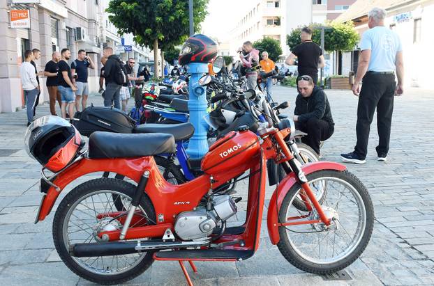 Sisak: Oldtimer klub Sisak organizirao 7. Tomos susret