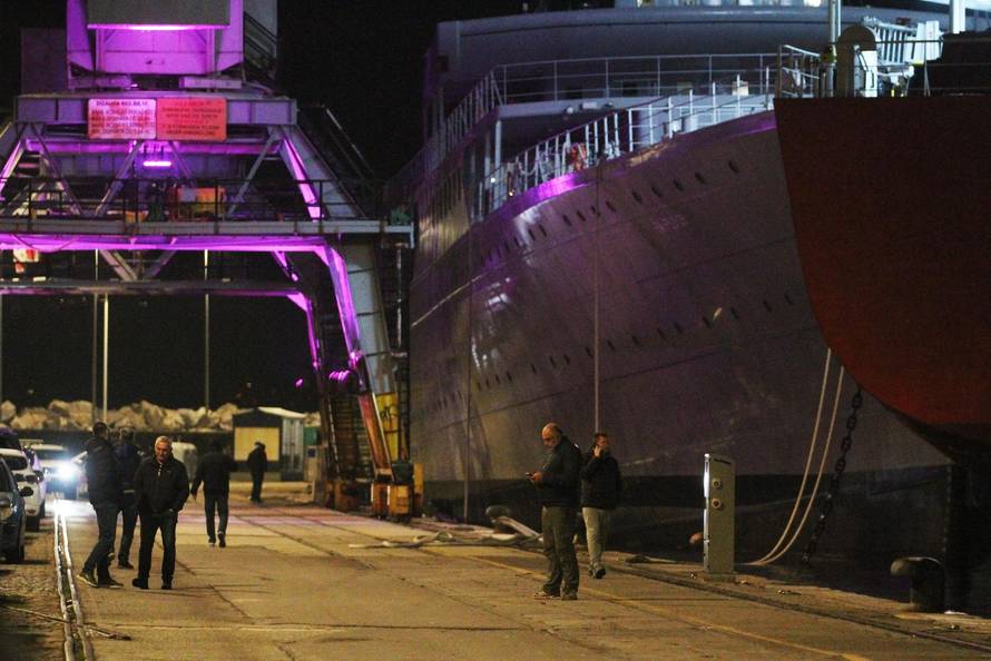 Rijeka: Teretni brod Deniz Akay udario je u brod Galeb