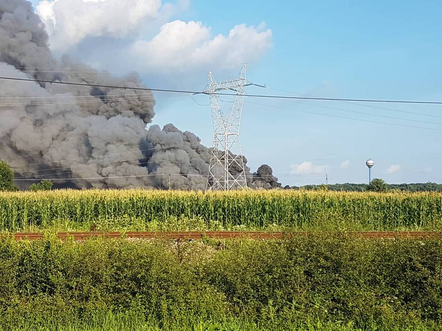 Izgorjelo 1000 svinja na farmi? Veliki požar su gasili do jutra