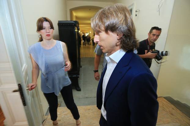 Osijek: Luka Modri? svjedo?io na su?enju bra?i Mami? i ostalima