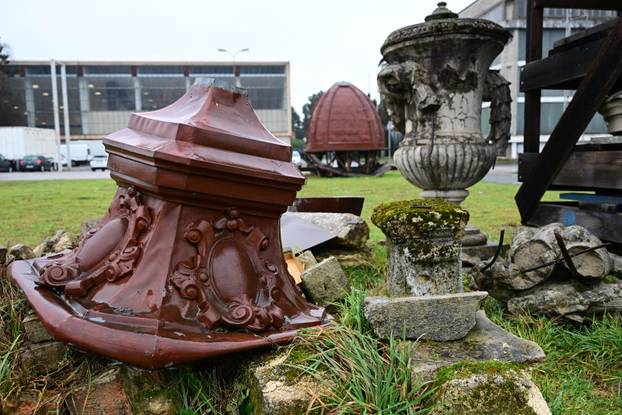 Zagreb: Skladište oštećenih tornjeva i drugih dijelova zgrada iz centra koje su stradale u potresu