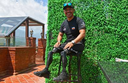 Vojnik Gurka, prvi čovjek s amputiranim nogama iznad koljena, popeo se na Everest