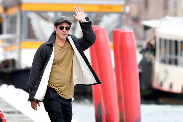 Brad Pitt spotted in Venice **Mailonline out**