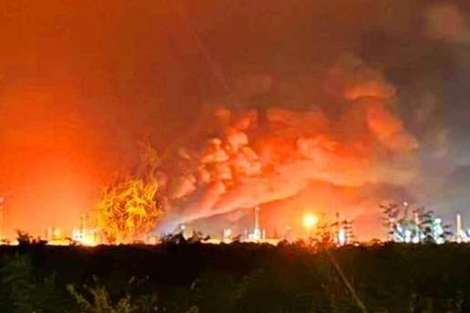 VIDEO Veliki požar u Mađarskoj. MOL-ova i Lukoilova rafinerija u plamenu: 'Iza ovog stoji Kijev!'