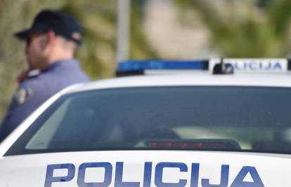 Policija traži vozača: U Sisku naletio na muškarca i pobjegao