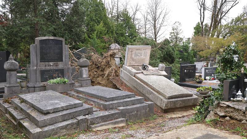 FOTO Evo kako izgleda Mirogoj nakon orkanskog nevremena