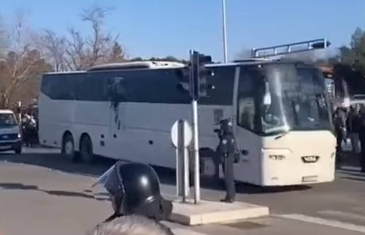 Navijači Dinama razbili buseve kojima su išli do Poljuda, šteta se procjenjuje na 50 tisuća kuna