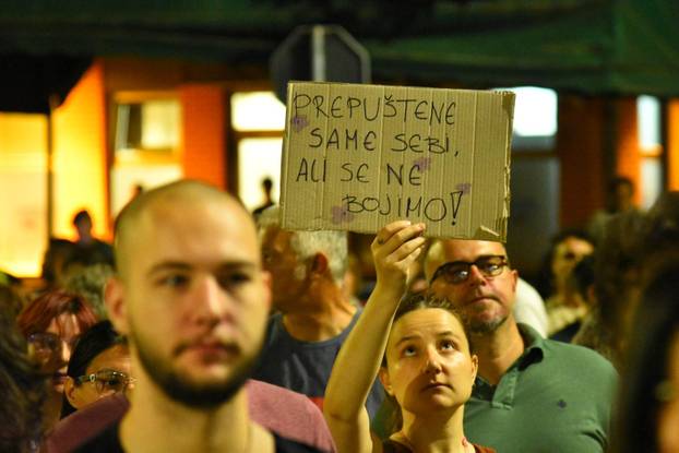 Niš: Ispred Osnovnog suda održan je prosvjed podrške pod nazivom "Svi smo mi Nikolina"