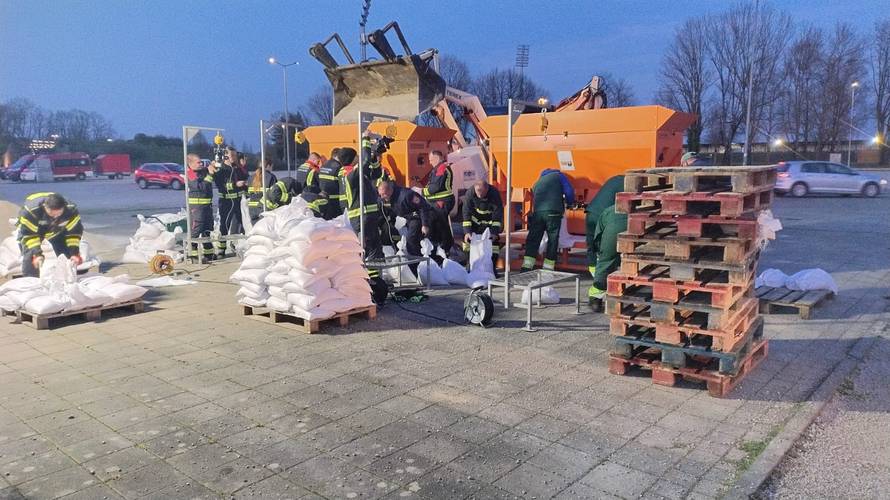 Povisuju nasip uz Koranu u Karlovcu:  Stižu  obilne oborine