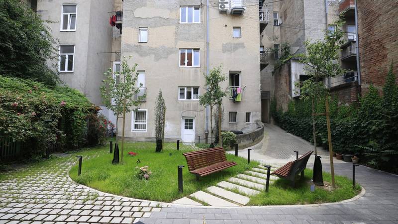 FOTO Pogledajte 14 zagrebačkih dvorišta koja su bila asfaltirana i siva, a sada su zelene oaze