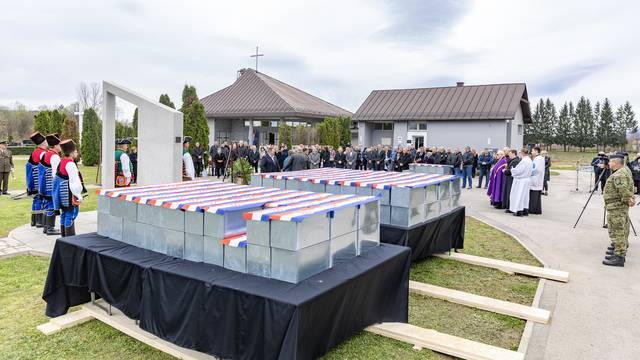 Gospić: Ceremonija posljednjeg ispraćaja i pokop posmrtnih ostataka 253 žrtve Drugog svjetskog rata i poslijeratnog razdoblja