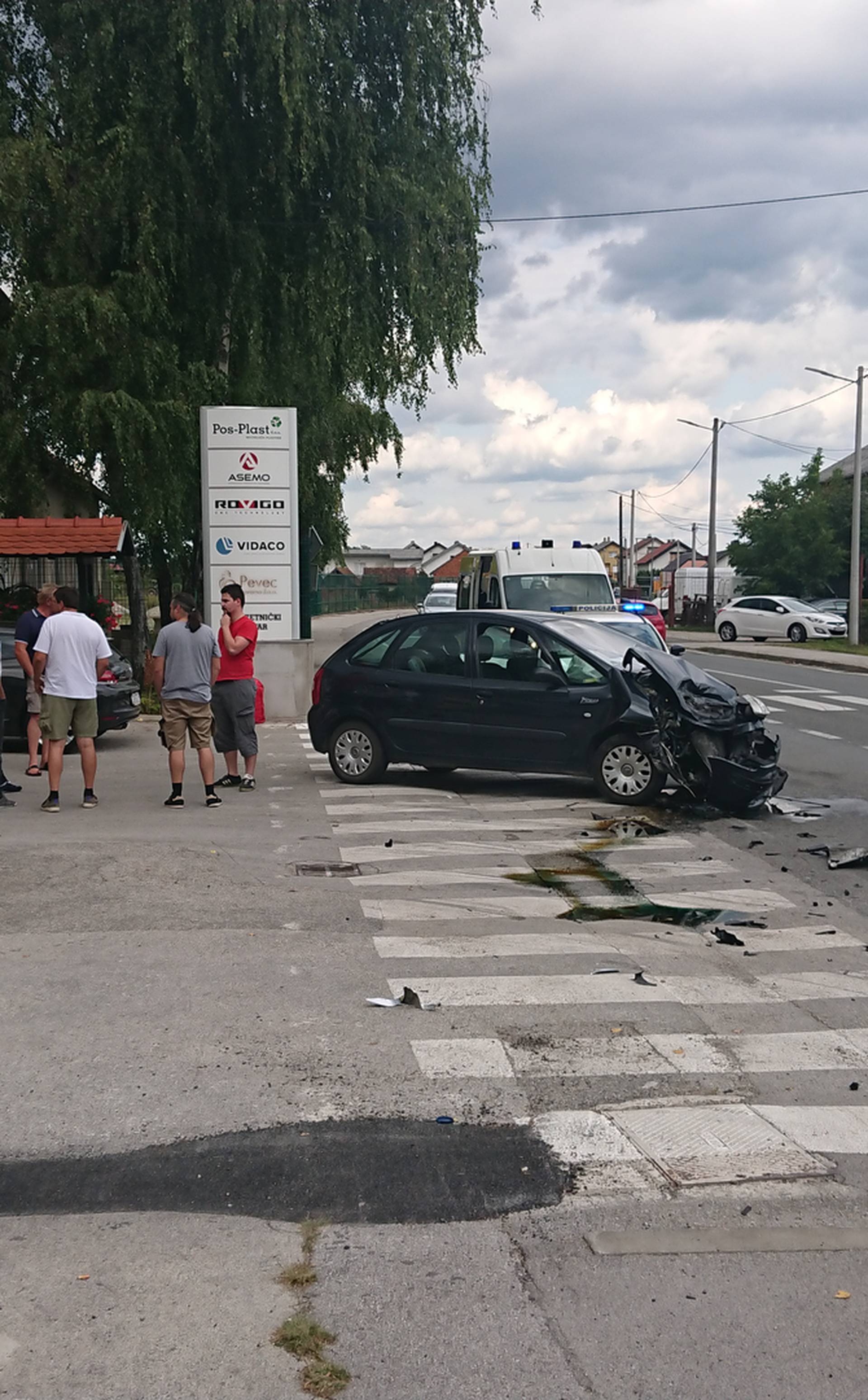 Prometna nesreća u Vrbovcu: Sudarili se dva auta i kombi